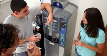 la-pausa-caff-riduce-lo-stress-fra-colleghi-pausa_caff_stress_ufficio