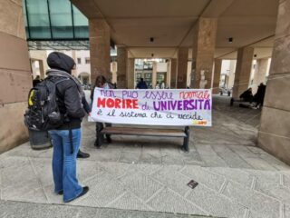 Si uccide in università: flash mob in tutta Italia