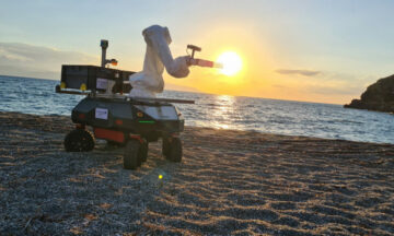 Robot-che-raccoglie-e-differenzia-rifiuti-sulle-spiagge-825x495