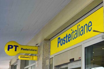 LOGO-POSTE-ITALIANE-ESTERNO-BASSA-compressed