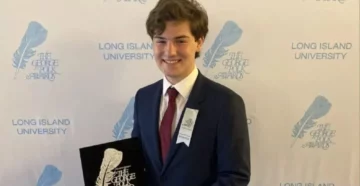 Theo Baker, questo il nome del 18enne prodigio del giornalismo che, a partire dallo scorso novembre...