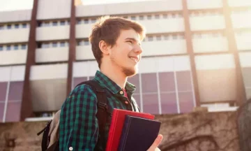 Ti trovi a dover scegliere l’Università da frequentare dopo il diploma ma non sai da dove...