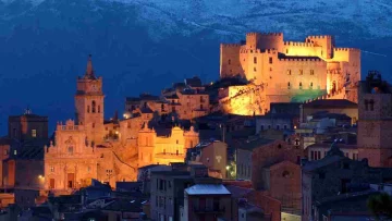 Il pittoresco borgo medievale, spesso denominato "la Cartagine della Sicilia", incanta i visitatori...