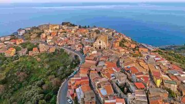 Borgo sul mare, Sicilia