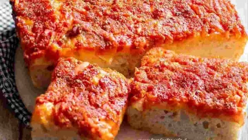 Come preparare in casa lo Sfincione Palermitano con la ricetta originale: soffice, saporito e ricco...