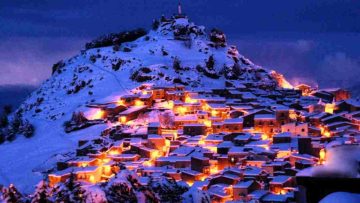 Borgo innevato in Sicilia