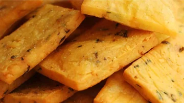 Scopri l'incanto culinario con le croccanti panelle salate di Santa Lucia, un piatto irresistibile...