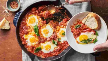 Delizie culinarie in un lampo! Le Uova in Purgatorio sono la soluzione perfetta per una cena gustosa...