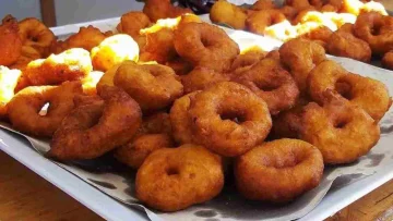 I Cutumè sono deliziose ciambelline siciliane arricchite con la cremosità della ricotta, ecco la...