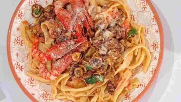 Gli Gnocculi cavati con gamberi e zucchina sono un'eccellente sorpresa culinaria, un primo piatto...