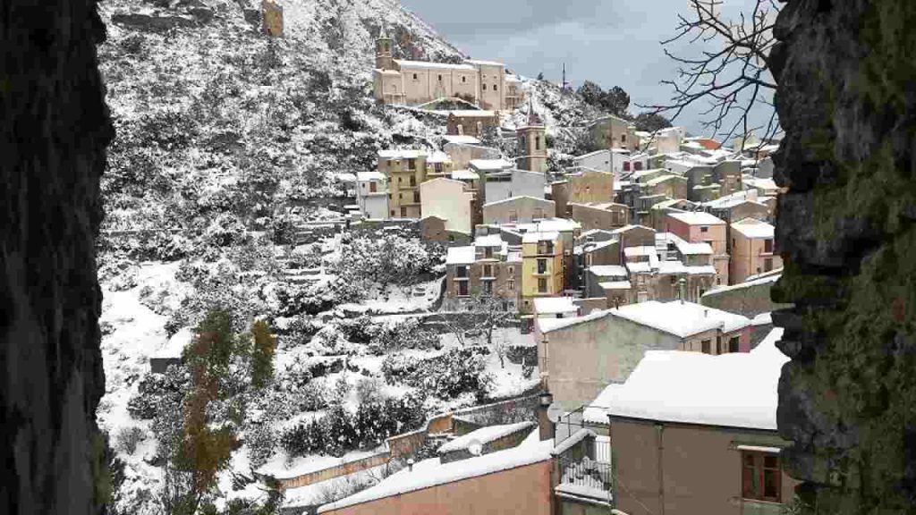 Borgo Madonie innevato