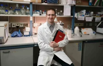 Giulio Deangeli oggi fa ricerca con l’IA all’Università di Cambridge nel Computer Lab fondato da...