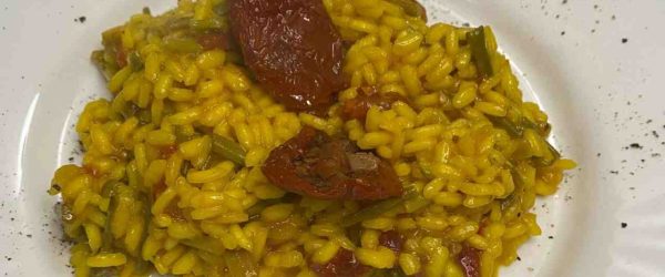 Risotto con Asparagi Selvatici, Pomodori Secchi e Zafferano