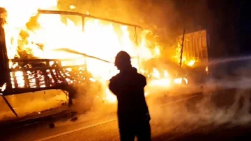 Camion della Conad in Fiamme tra Partinico e Trappeto, sul posto le forze dell'Ordine, il carico del...