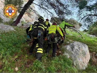 I tecnici del Soccorso Alpino e Speleologico Siciliano e Vigili del fuoco sono intervenuti per...