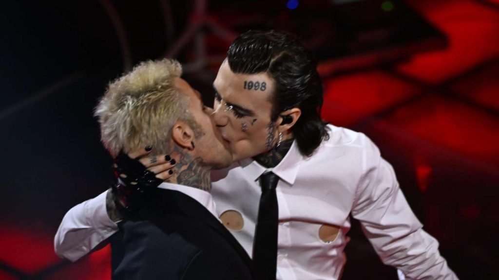 Bacio Fedez Chemical Sanremo 