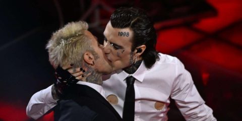 Bacio Fedez Chemical Sanremo