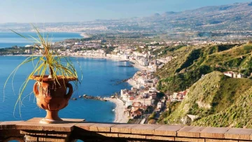 Un gioiello nascosto tra mare cristallino e storia millenaria: scopri il borgo siciliano che incanta...
