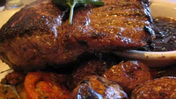 Scopri come preparare l’agnello al forno perfetto per Pasqua: una ricetta tradizionale, semplice e...