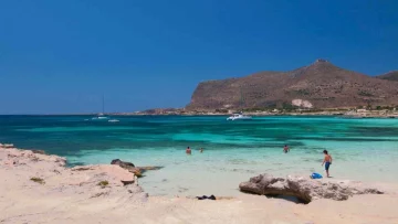 Scopri le tre spiagge siciliane che hanno fatto innamorare gli americani, conquistando un posto tra...