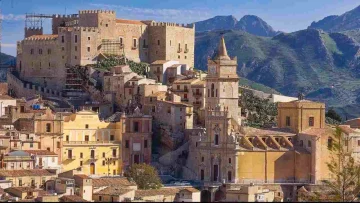 Un affascinante borgo medievale tra i più belli della Sicilia, ricco di storia, sapori autentici e...