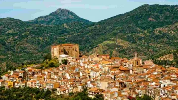 Scopri il borgo della Sicilia che incanta con la sua bellezza autentica. Tra vicoli, panorami e...