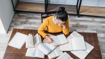 Sempre più studenti rifiutano voti come il 28 per inseguire il 30 e lode all'università: la corsa a...