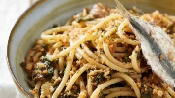 Scopri la vera ricetta siciliana della pasta con le sarde alla palermitana, con finocchietto...