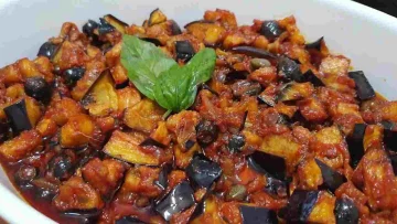 Scopri cosa mangiare in Sicilia d’estate: 11 piatti tipici tra mare, campagna e dolci alla ricotta...