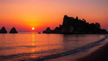 Dai faraglioni di Aci Trezza alla Scala dei Turchi, ecco i tramonti più suggestivi della Sicilia da...