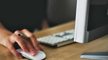 Come l'alfabetizzazione tecnologiche viene promossa dalle iniziative locali tra le generazioni più...