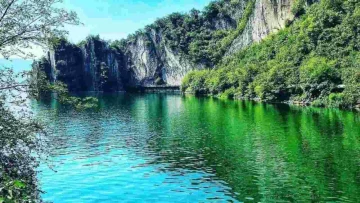 Una baia selvaggia e mozzafiato sul Lago d’Iseo: un paradiso terrestre, è un angolo tropicale...