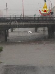 Bomba d'acqua a Palermo, 2 vittime in auto sommersa