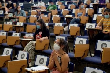 università