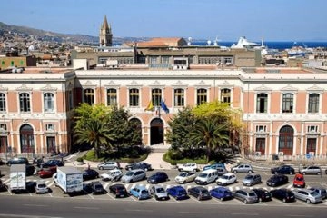 Professore universitario insulta studente bisessuale
